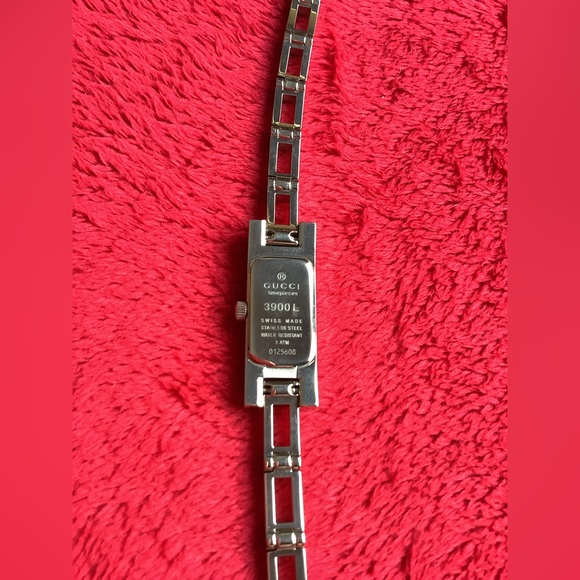 Very attractive ❤️Gucci❤️watch 🌹 - Picture 4 of 13